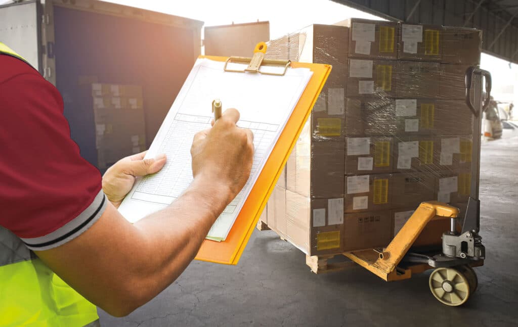 Controllo della merce in uscita dalla piattaforma logistica